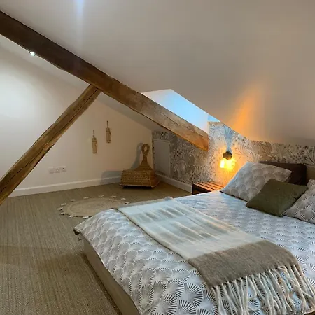 Maison Du Bonheur, Les Collines Apartment *