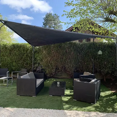 Maison Du Bonheur, Les Collines Apartment *